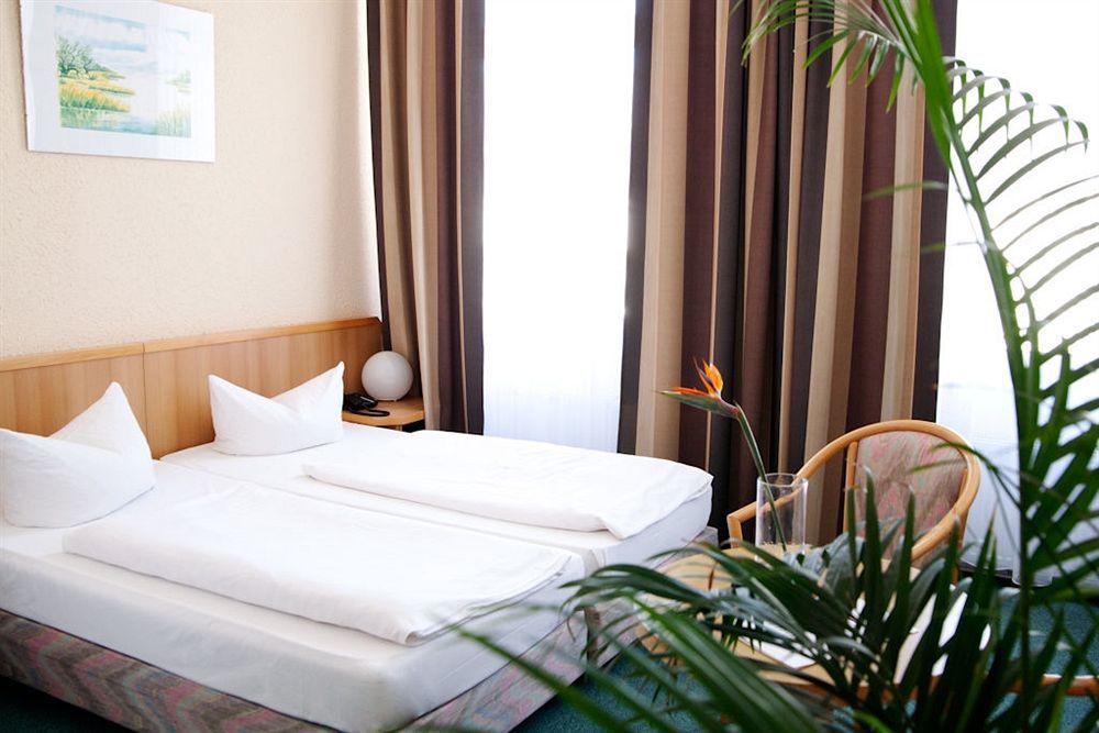 Hotel Штральзунд Экстерьер фото