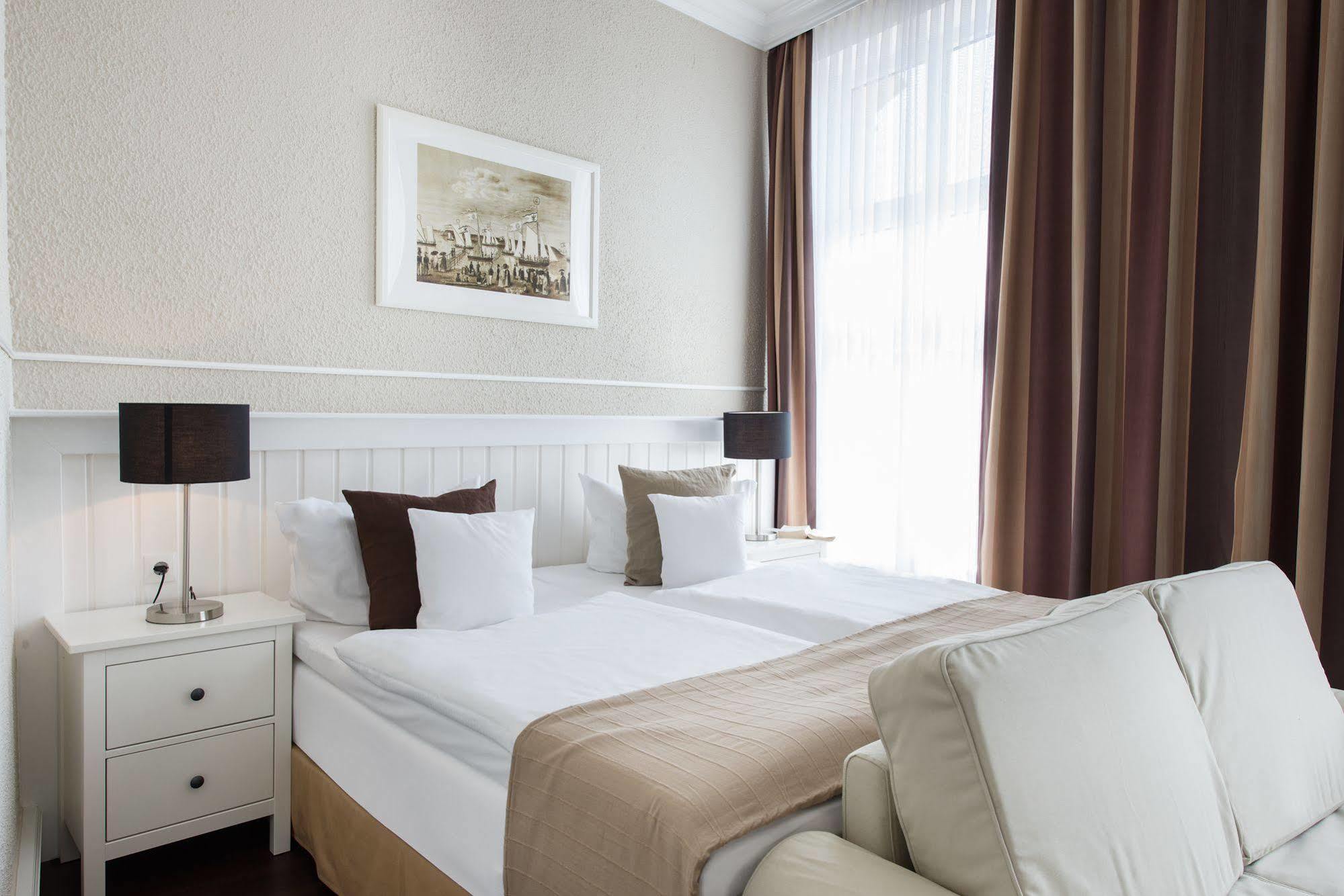 Hotel Штральзунд Экстерьер фото